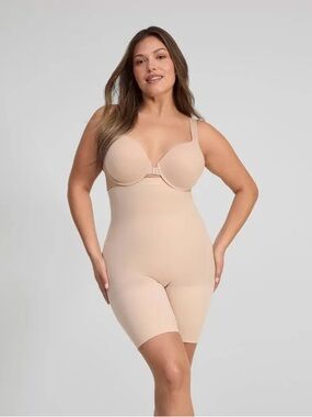 SPANX Seamless Power High-Waisted Mid-Thigh Short